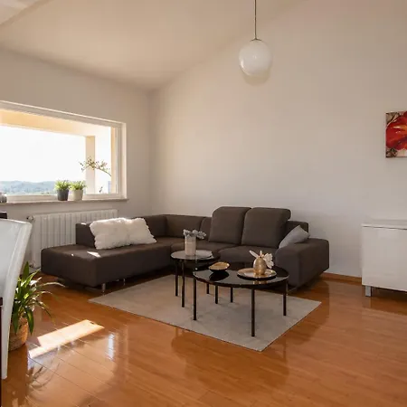 Appartement Lovely Overlooking The Sea - *