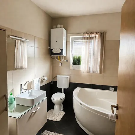 Appartement Lovely Overlooking The Sea - *