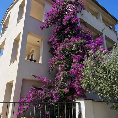 Appartement Lovely Overlooking The Sea -