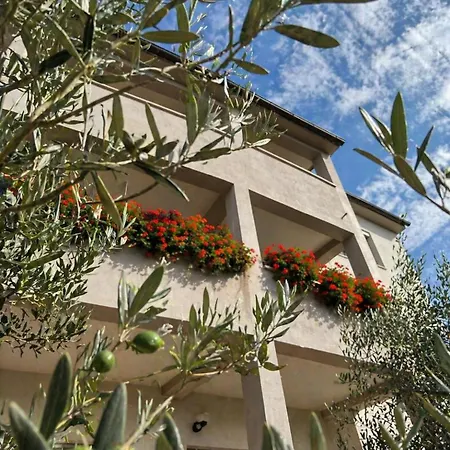 Lovely Overlooking The Sea - *